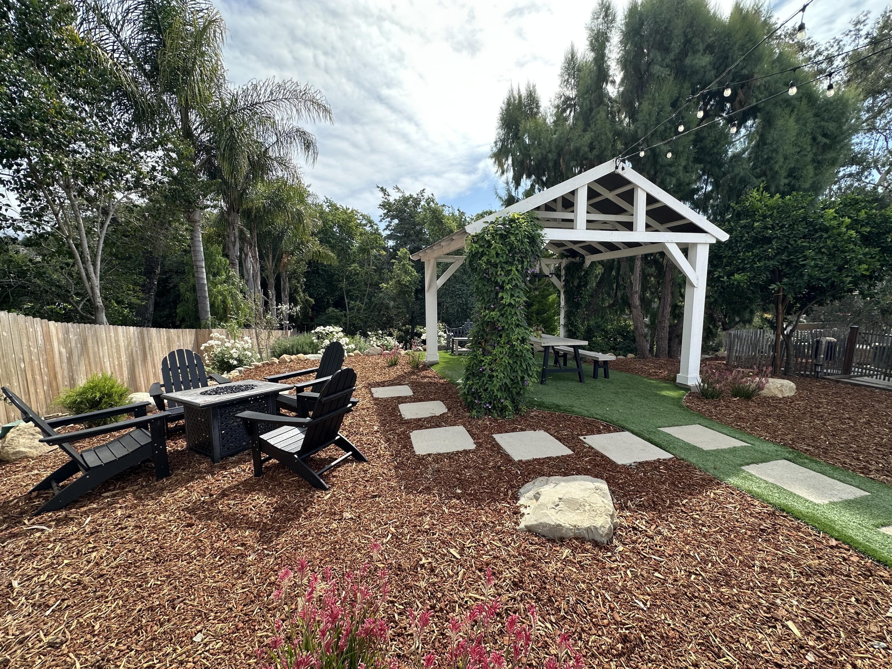 496 N La Cumbre Road