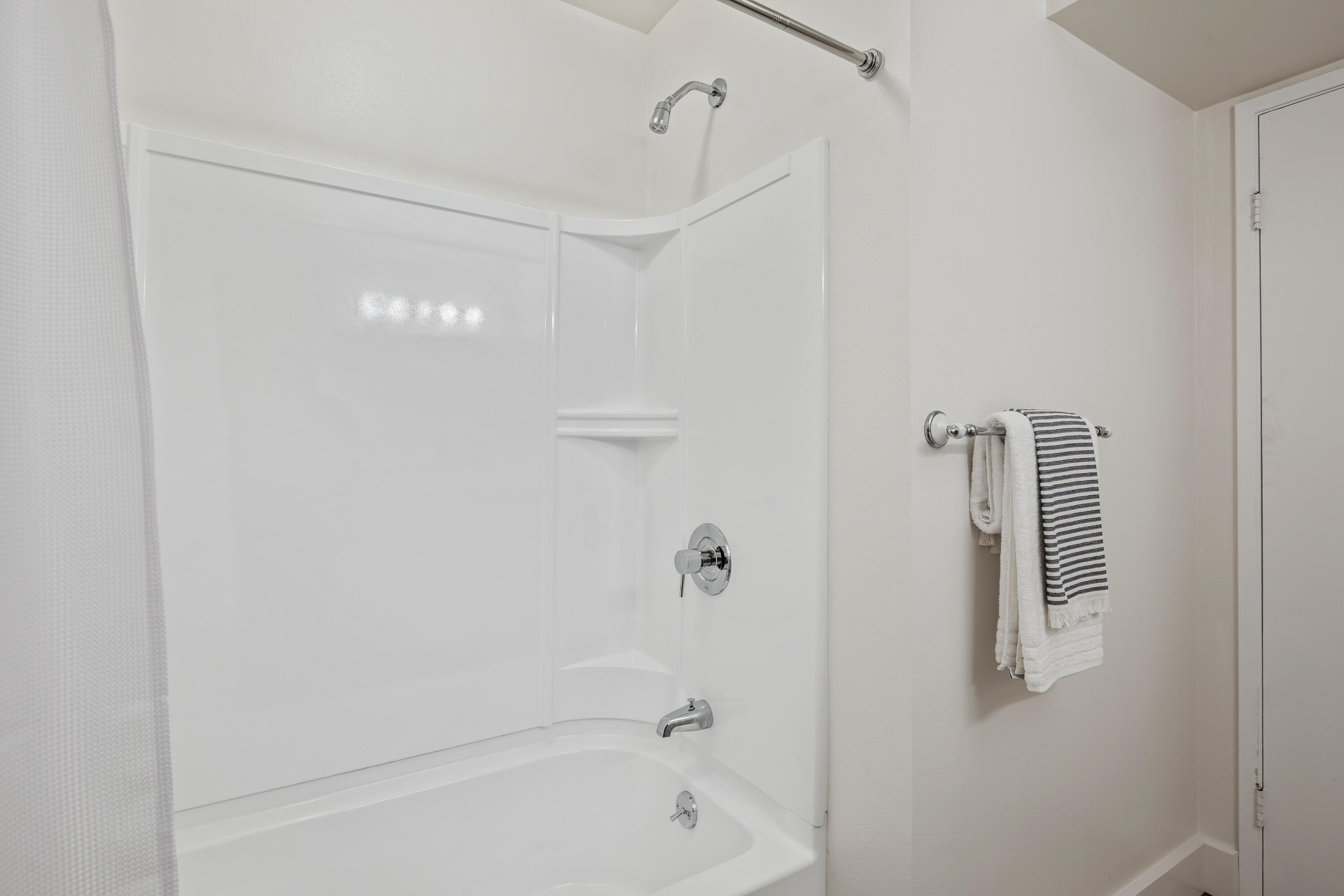 1070 Miramonte Drive 10