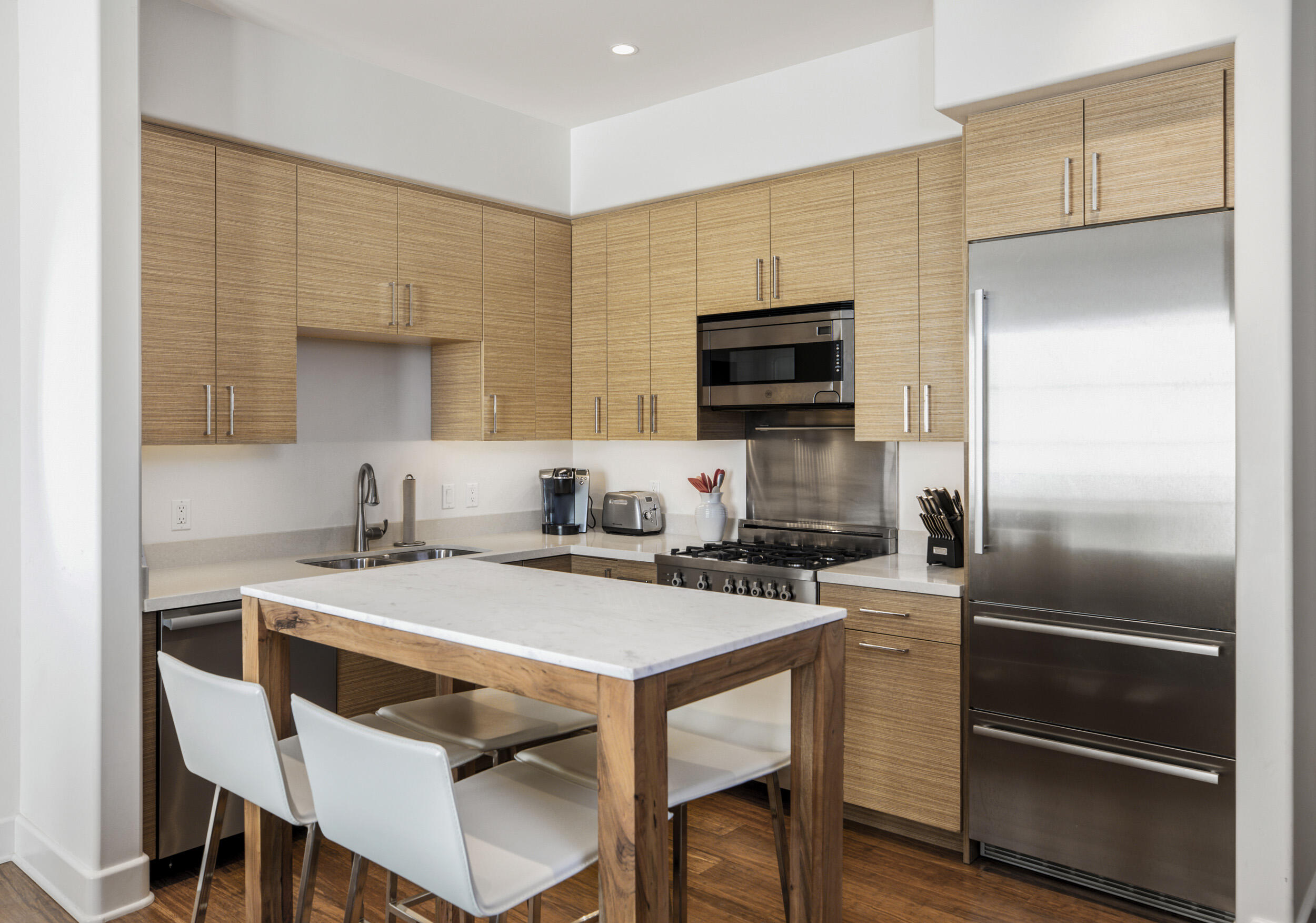 18 W Victoria Street Apt 302