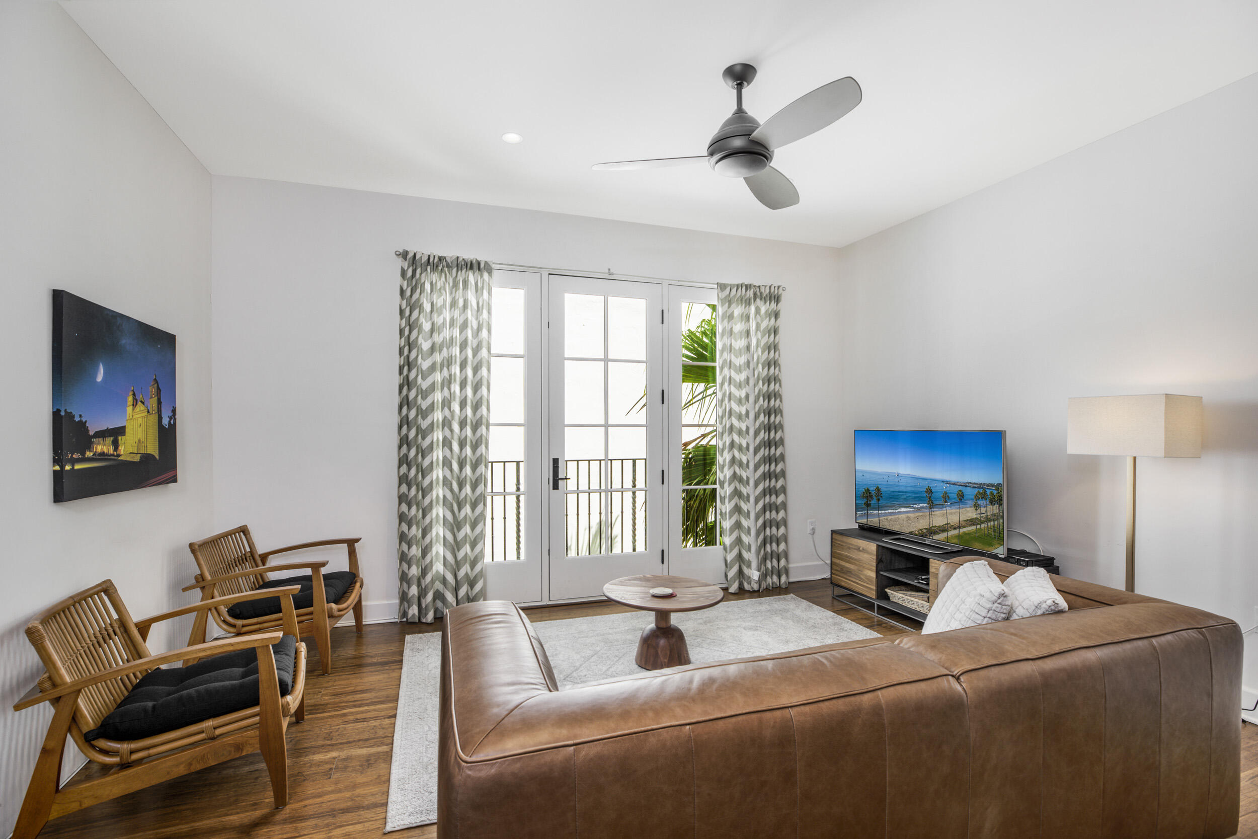 18 W Victoria Street Apt 302