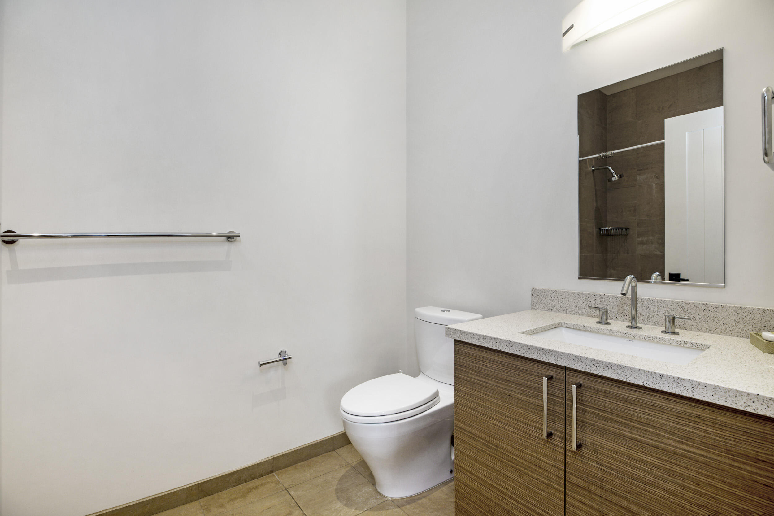 18 W Victoria Street Apt 302