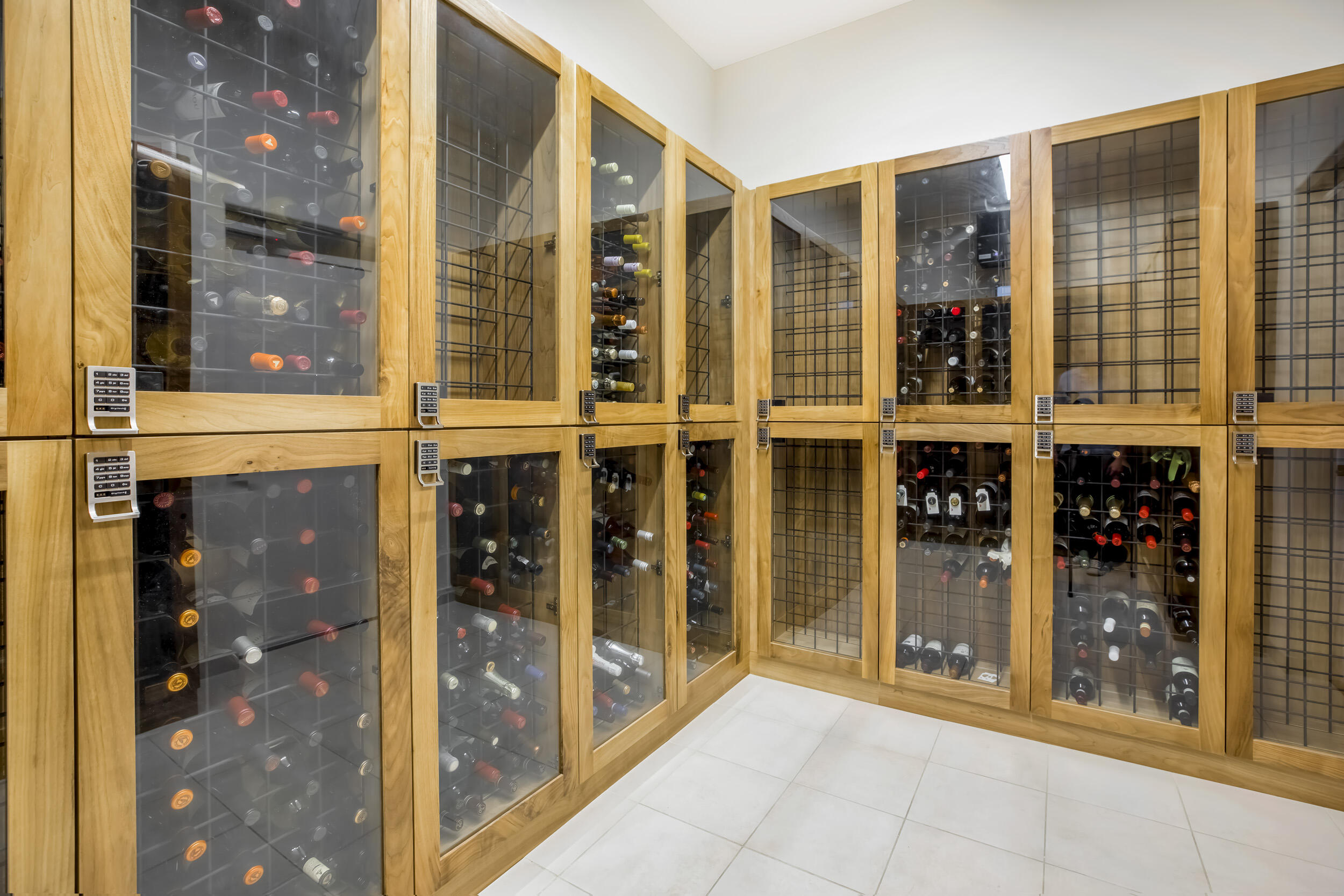 18 W Victoria Street Apt 302