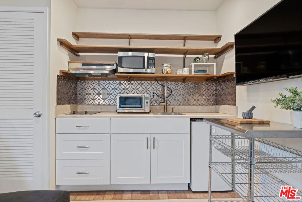 110 S Salinas Street D