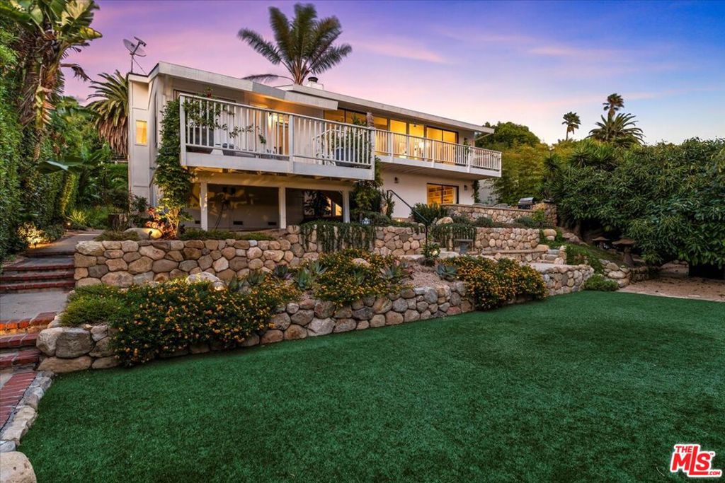 624 Las Alturas Road