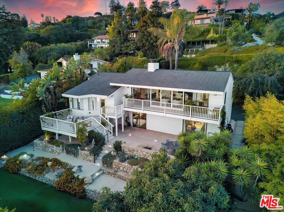 624 Las Alturas Road