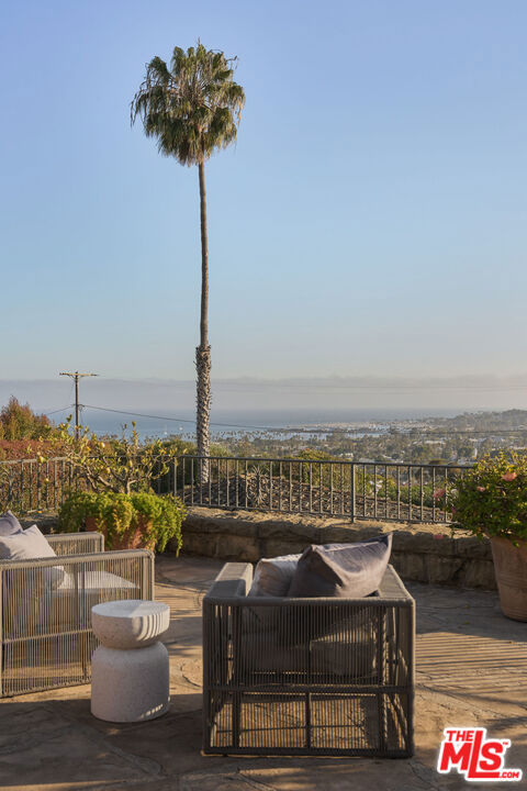 1615 Overlook Lane