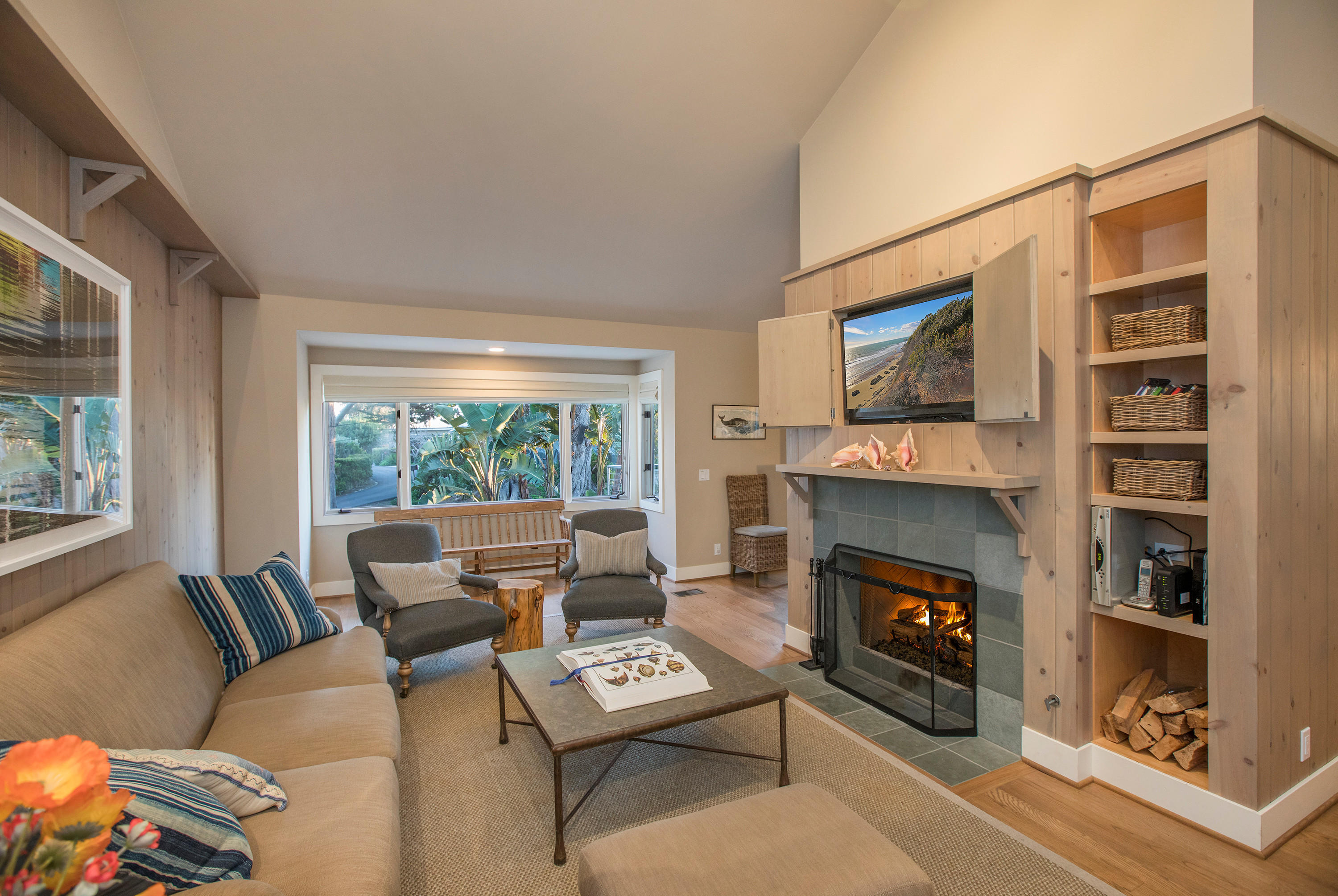 2 Rincon Point Ln