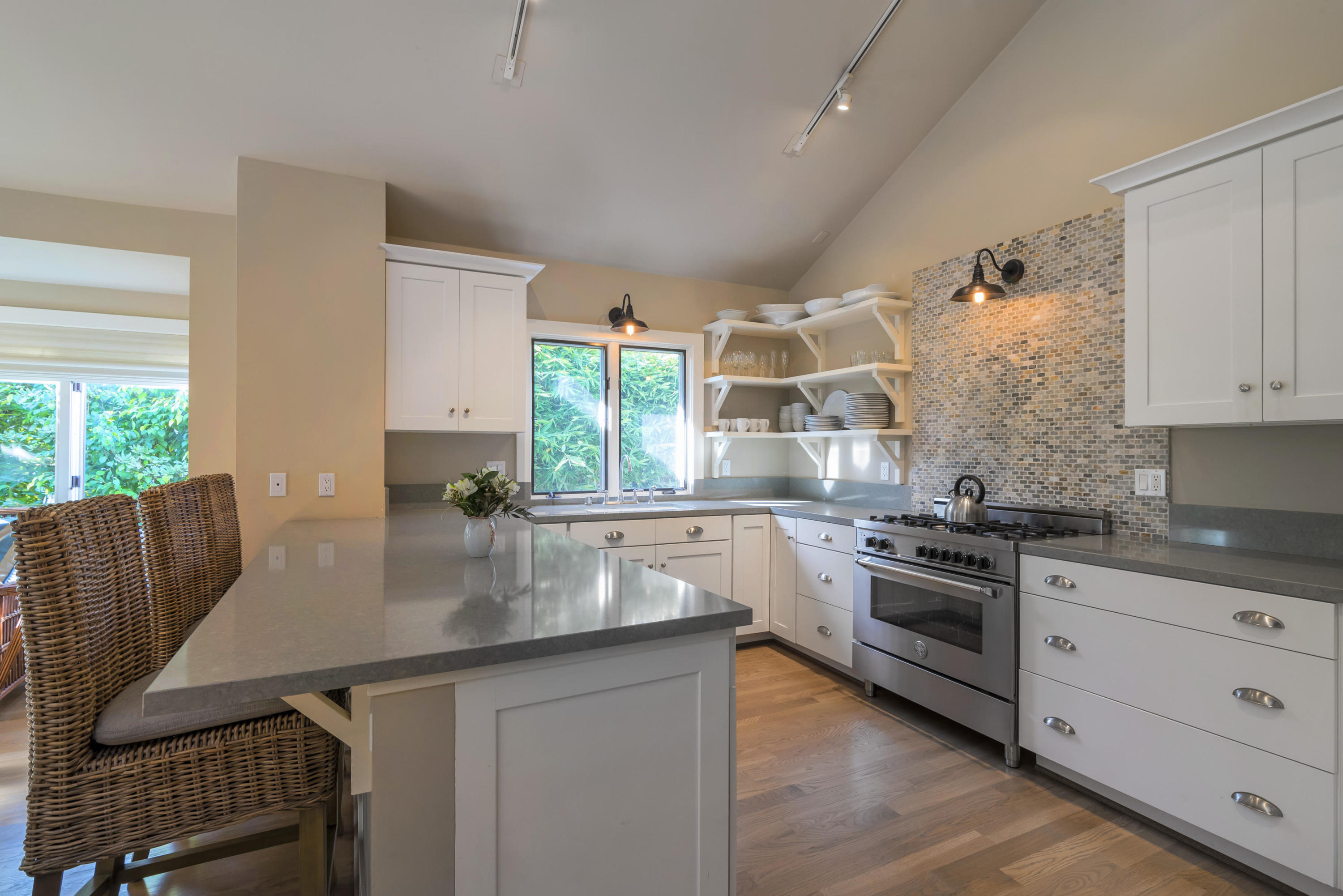 2 Rincon Point Ln