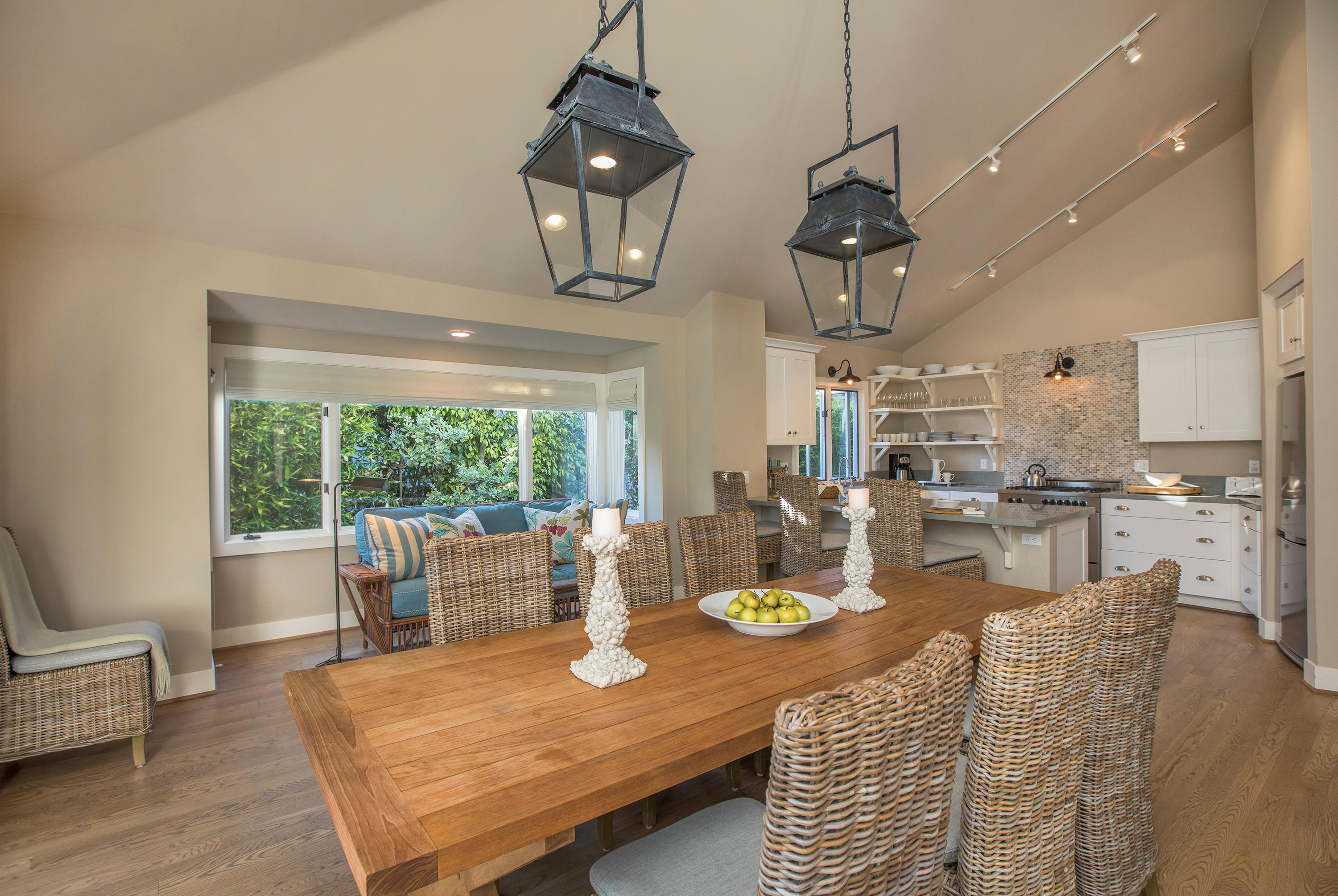 2 Rincon Point Ln