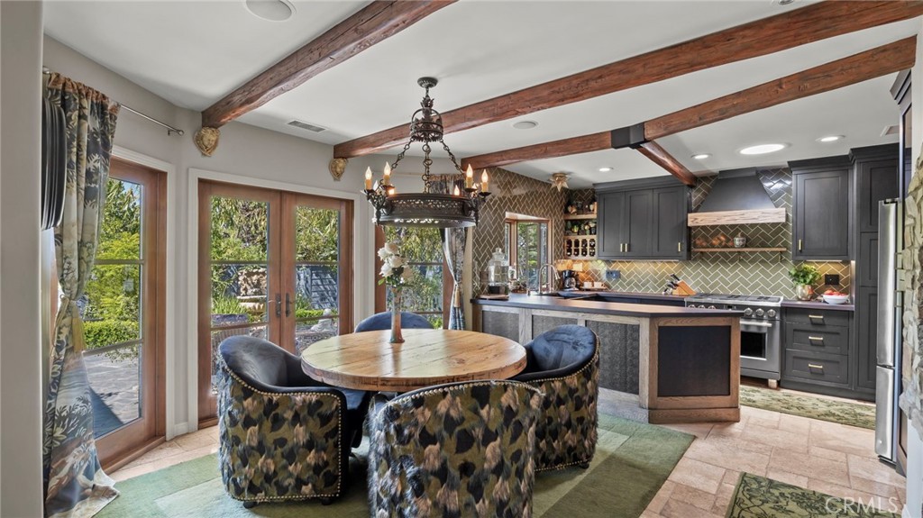 5618 Calle de Arboles