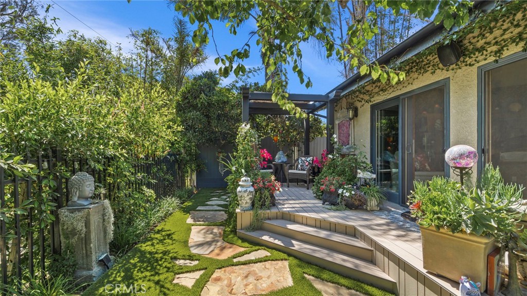 5618 Calle de Arboles