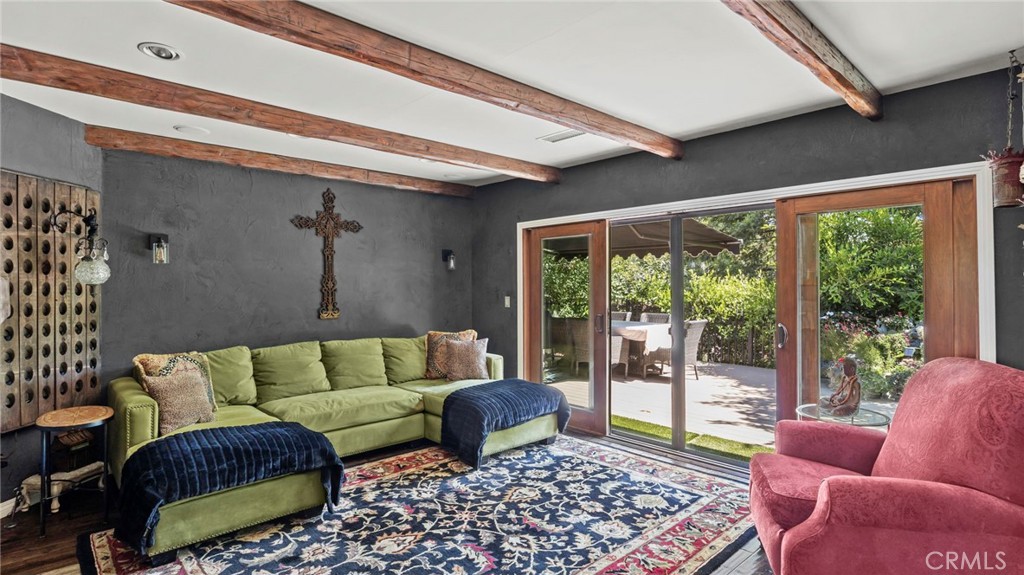 5618 Calle de Arboles