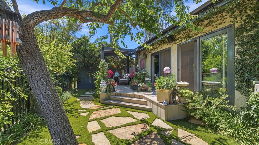 5618 Calle de Arboles