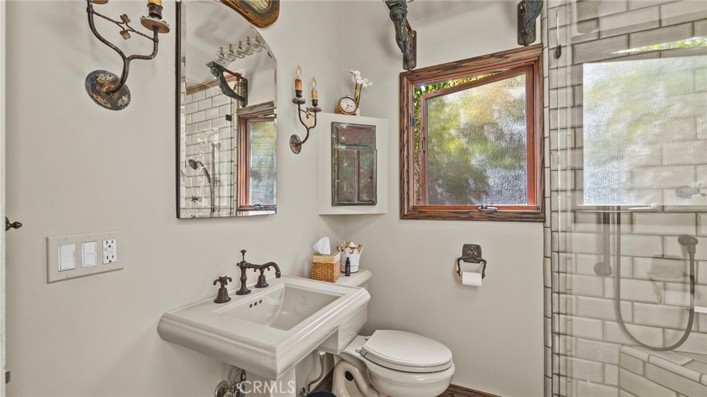 5618 Calle de Arboles