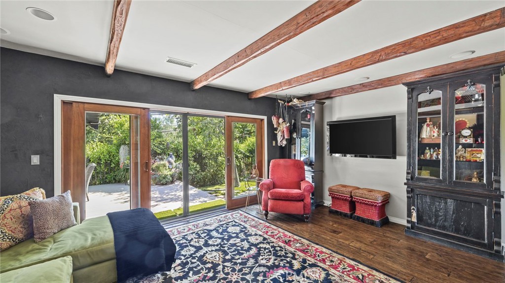 5618 Calle de Arboles