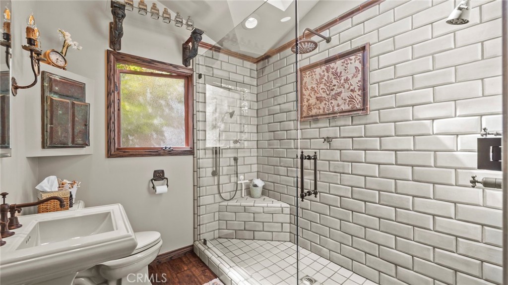 5618 Calle de Arboles