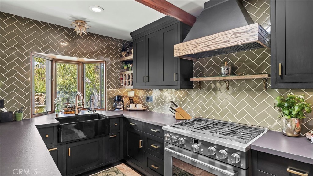 5618 Calle de Arboles