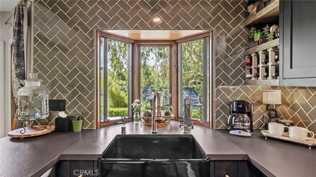 5618 Calle de Arboles