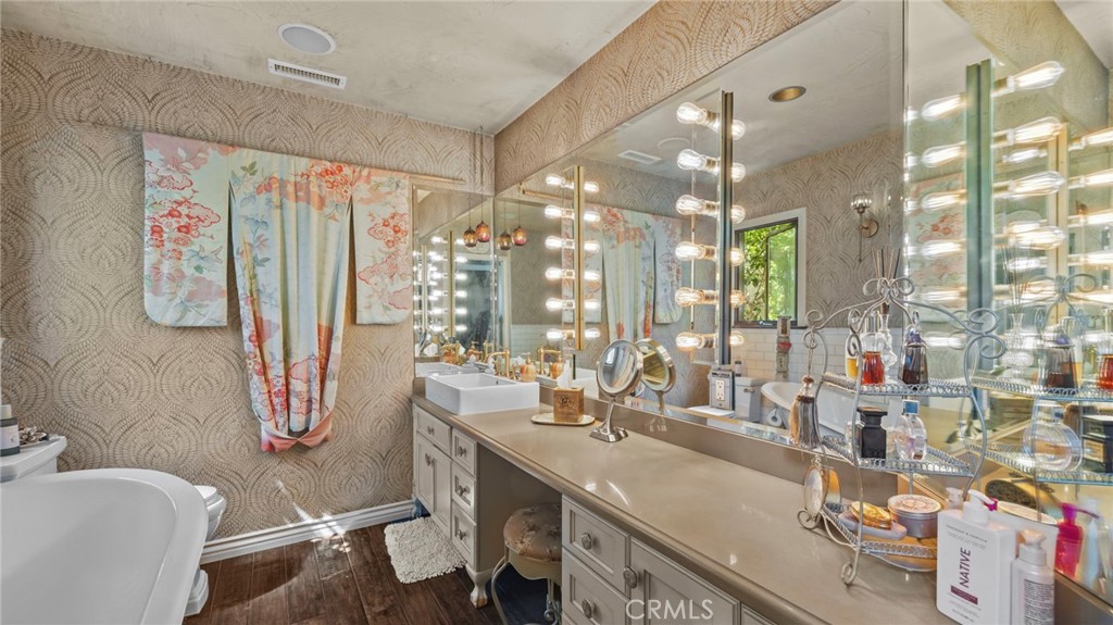 5618 Calle de Arboles