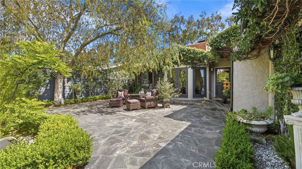 5618 Calle de Arboles