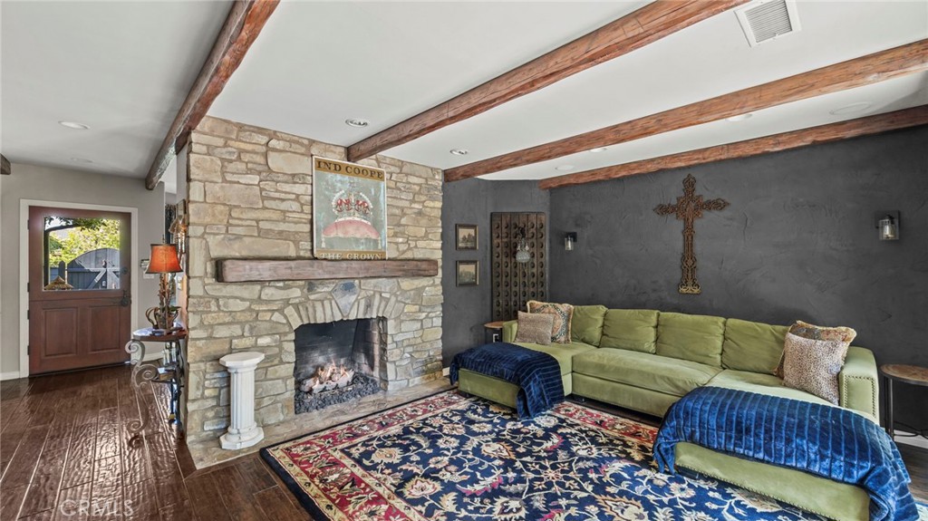 5618 Calle de Arboles