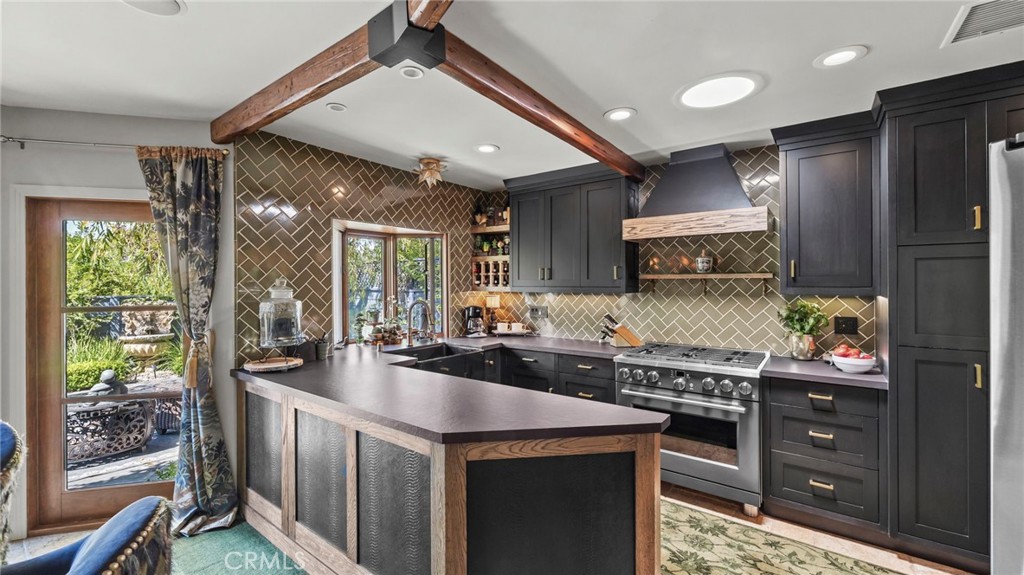 5618 Calle de Arboles