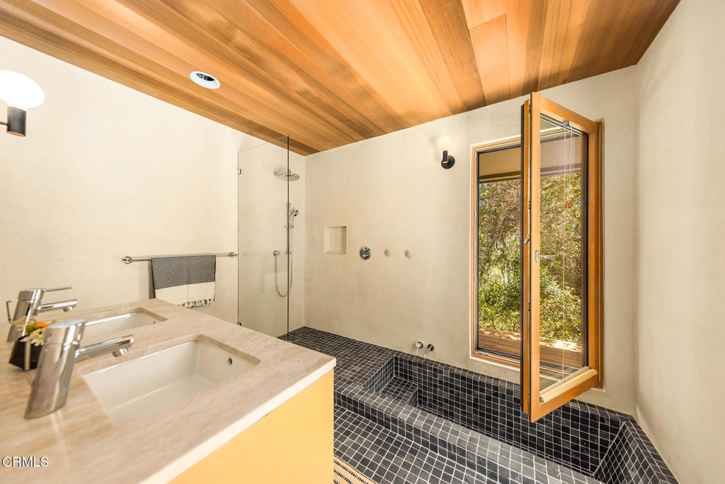 313 E Villanova Road