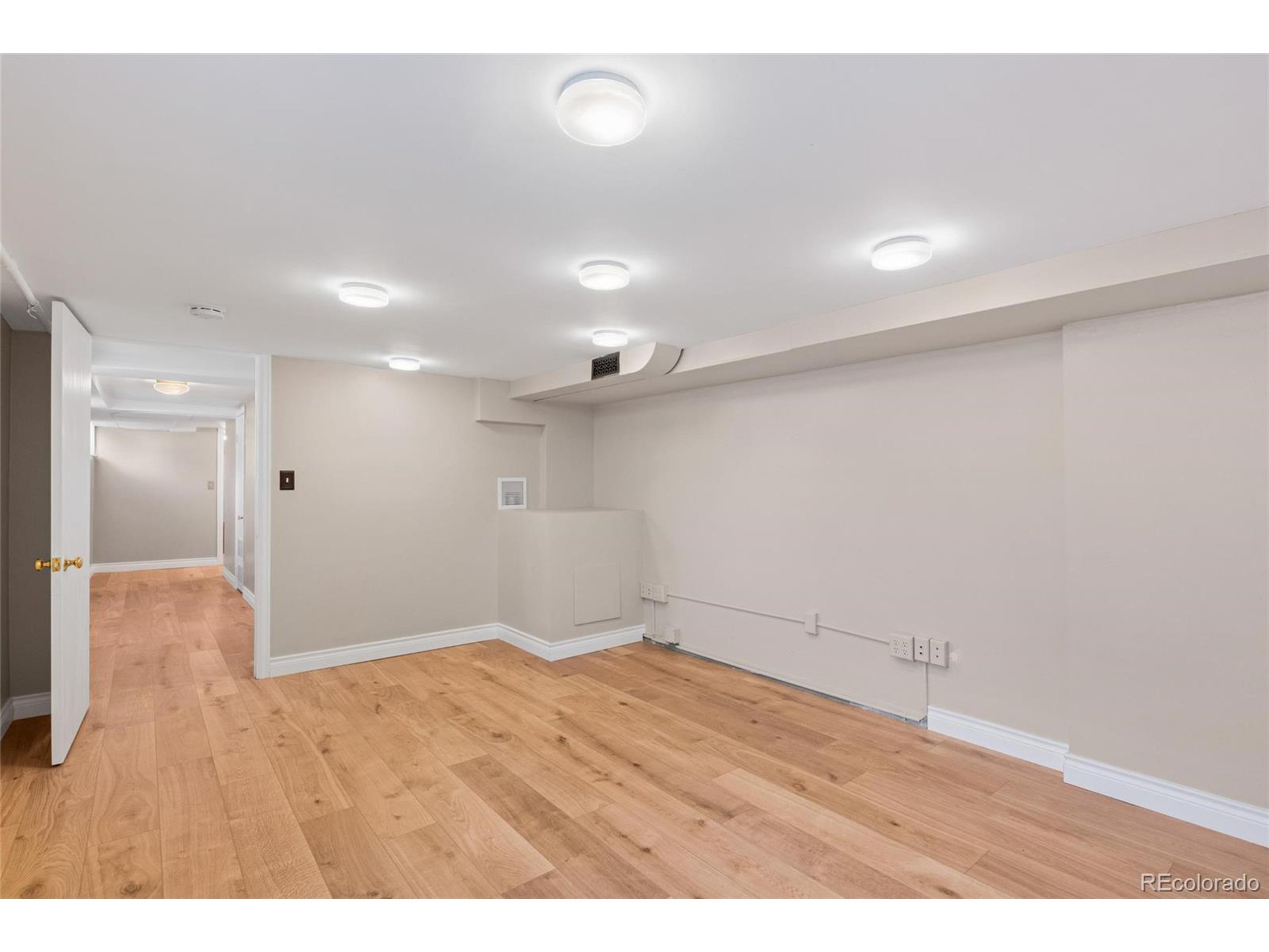 2606 W Alamo Ave