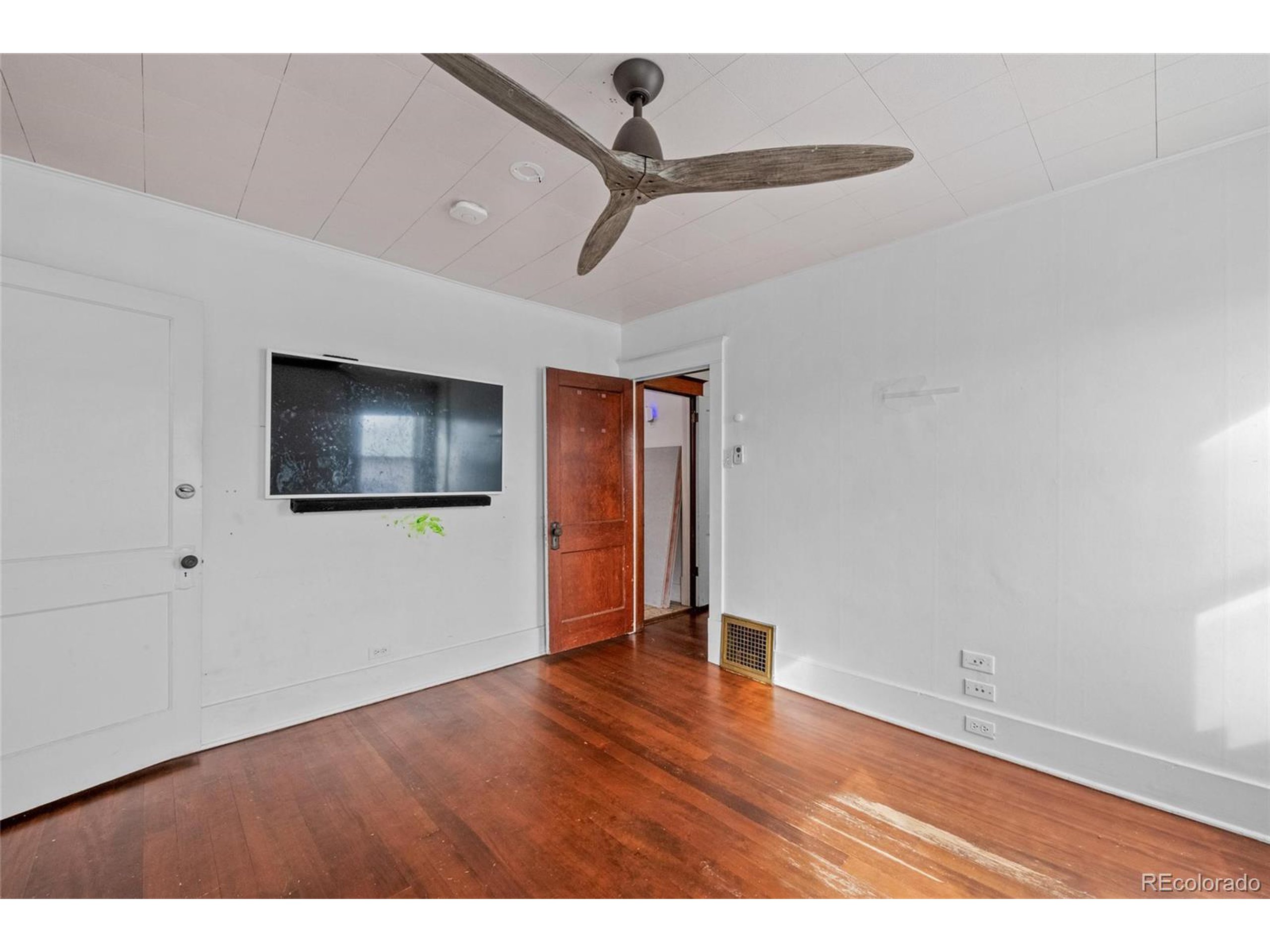 2606 W Alamo Ave