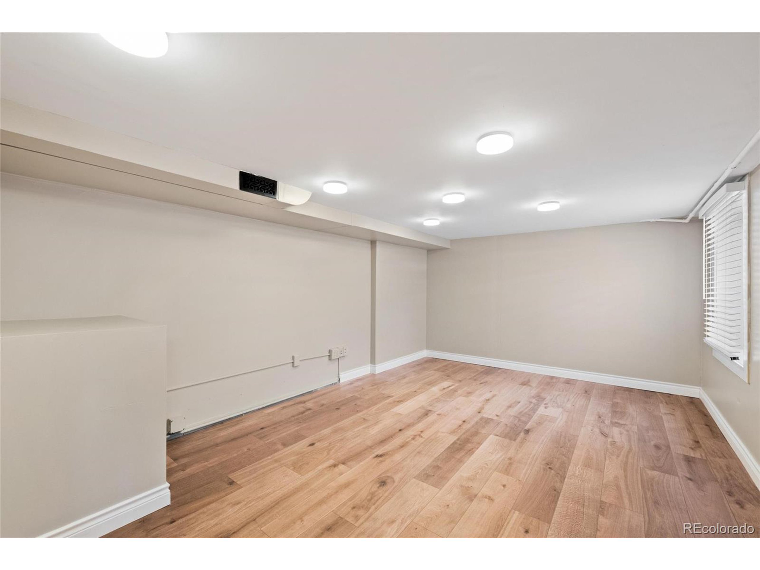 2606 W Alamo Ave