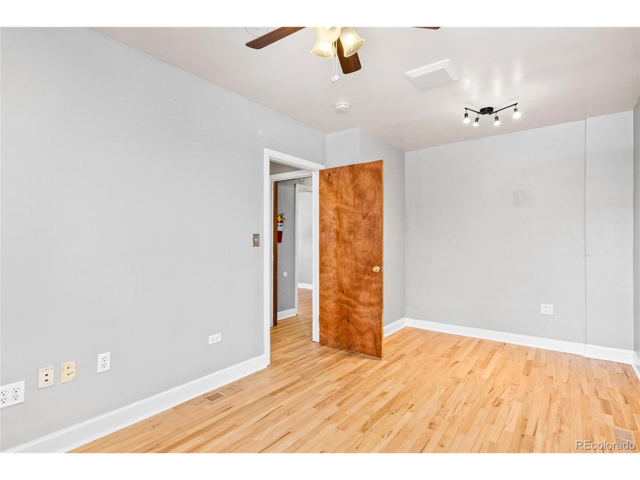 2606 W Alamo Ave