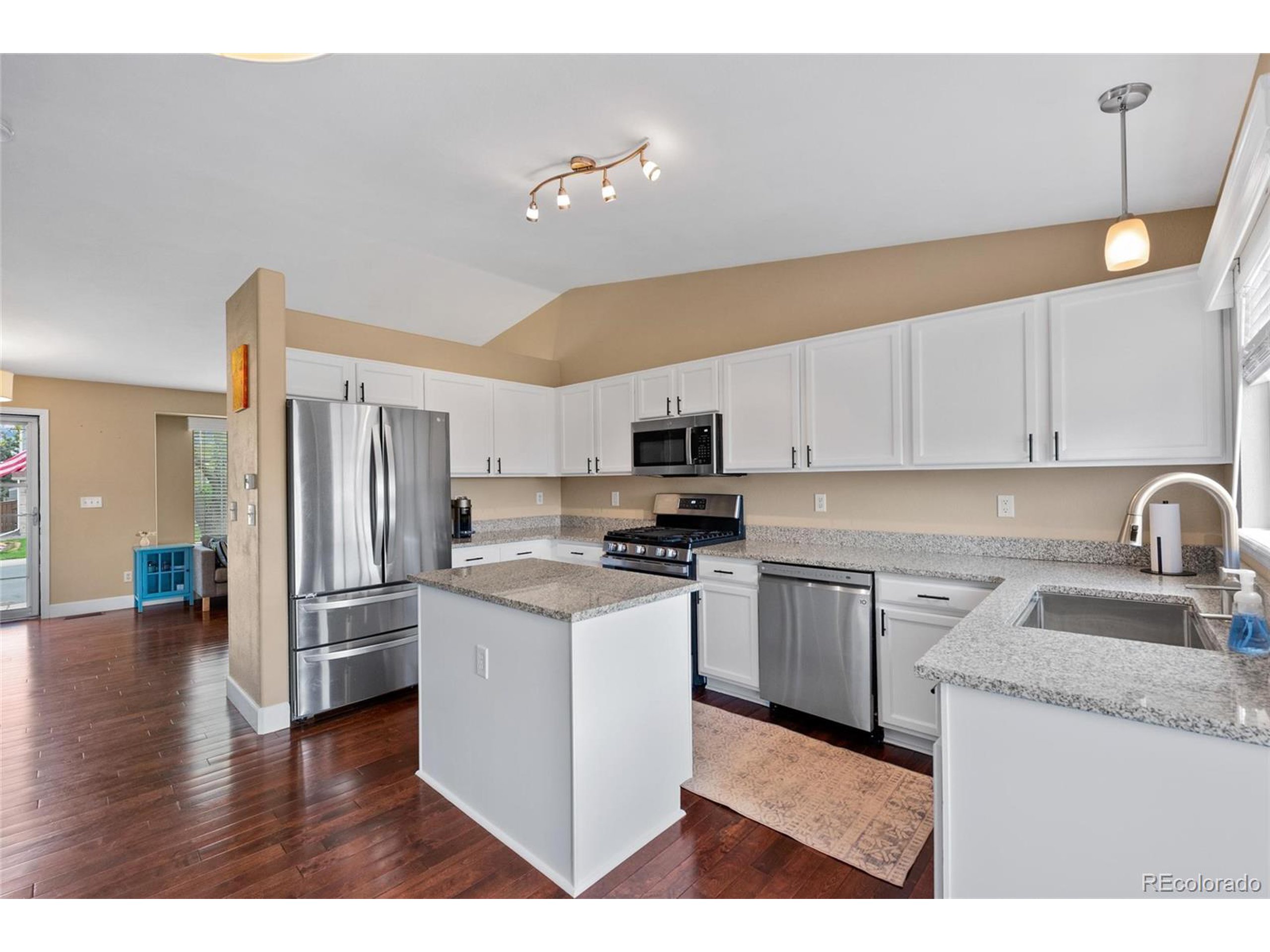 9836 Castle Ridge Cir