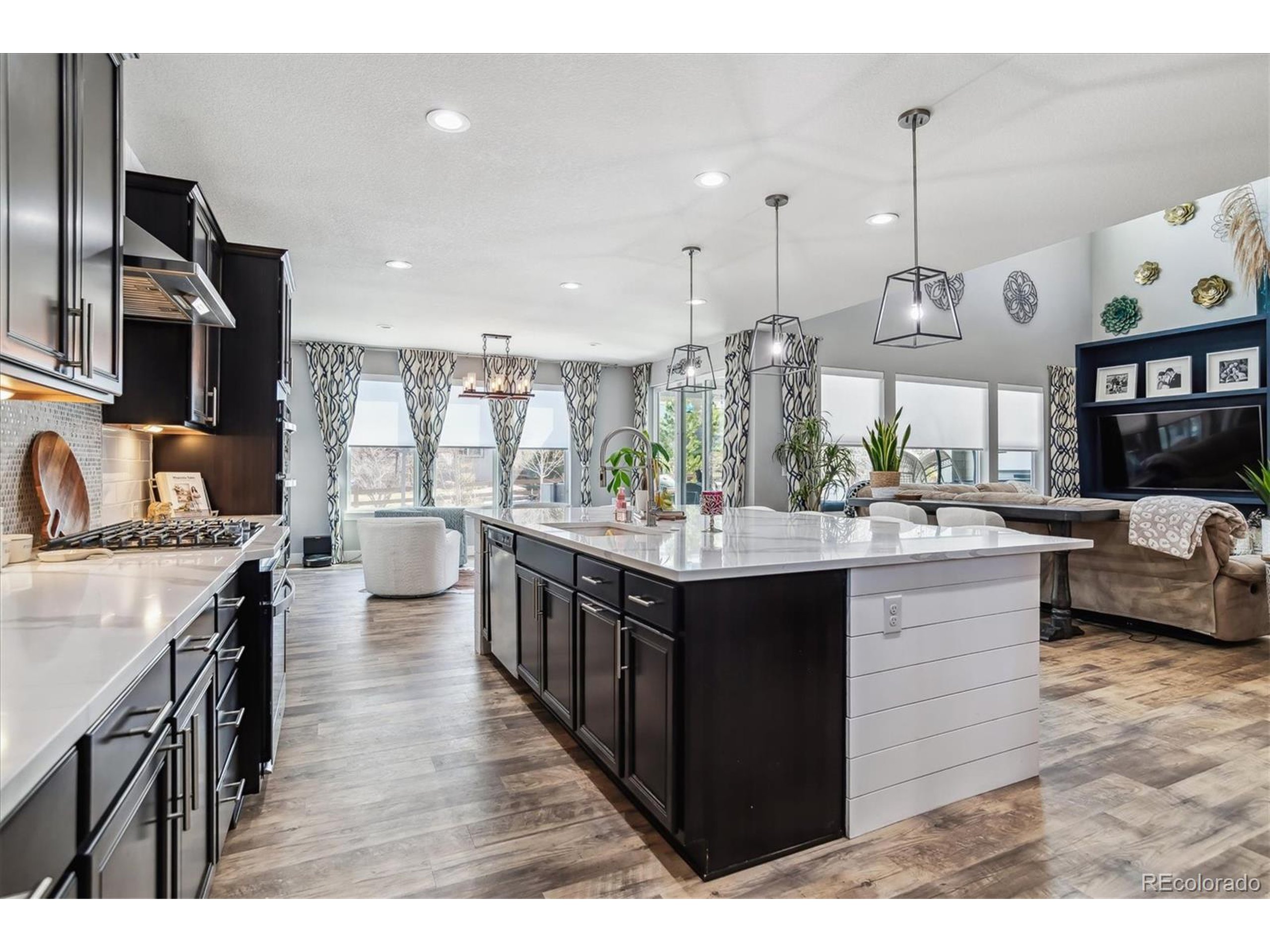 25537 E Alder Dr