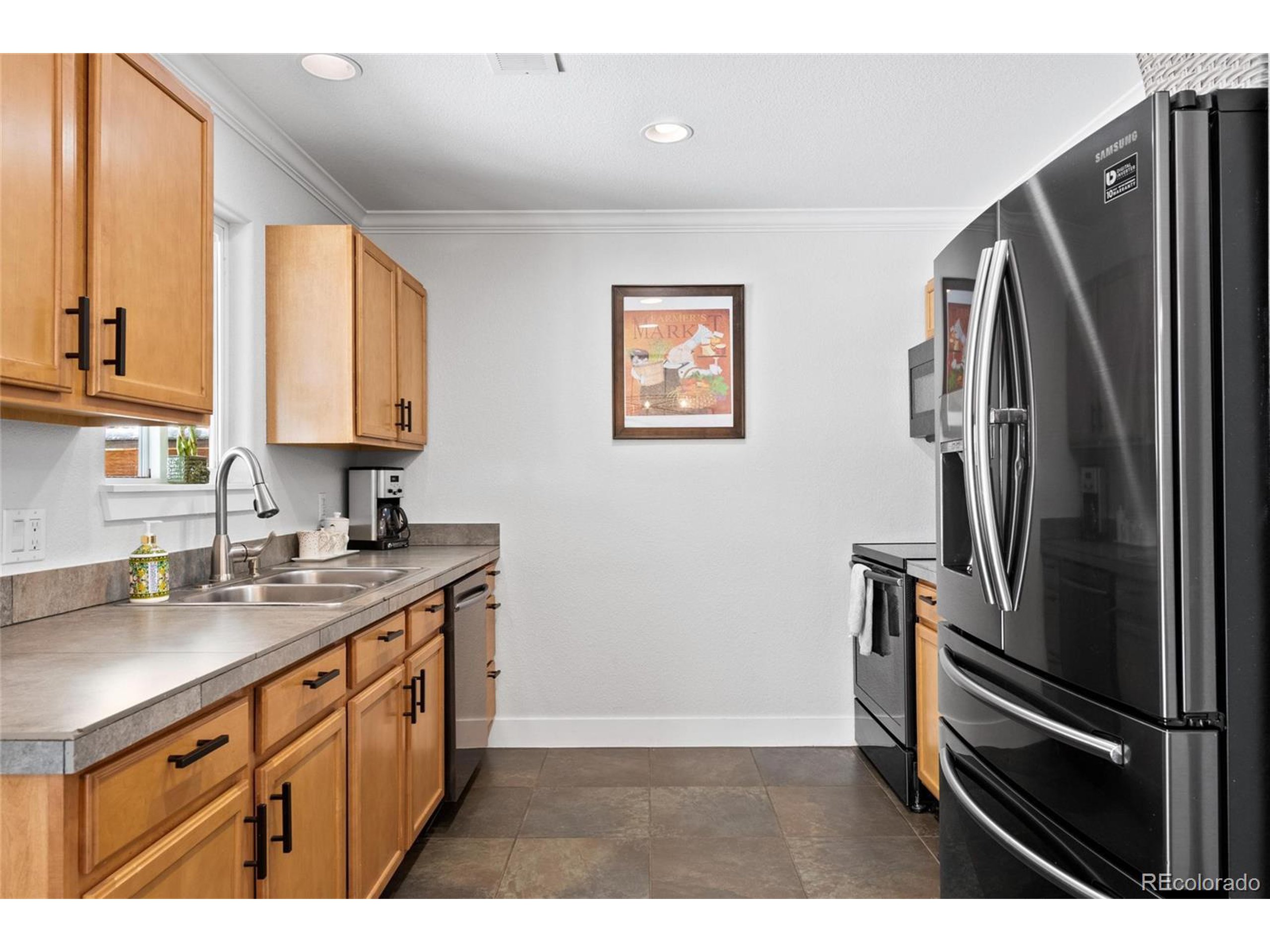 2184 W Warren Ave