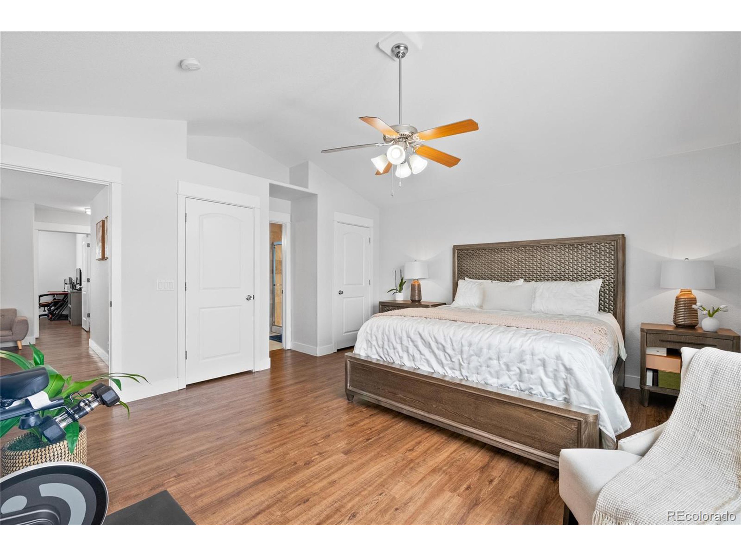 2184 W Warren Ave