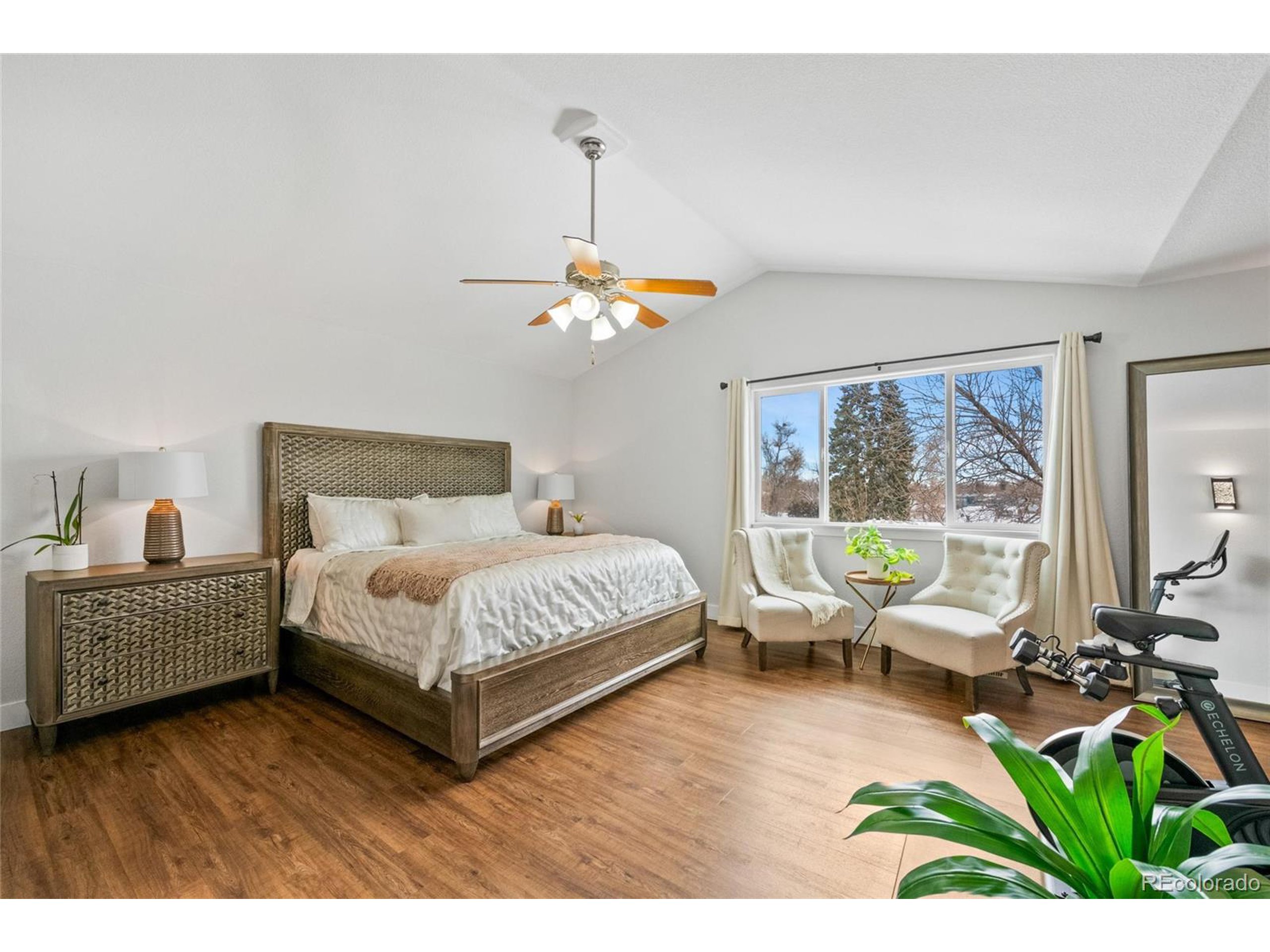 2184 W Warren Ave