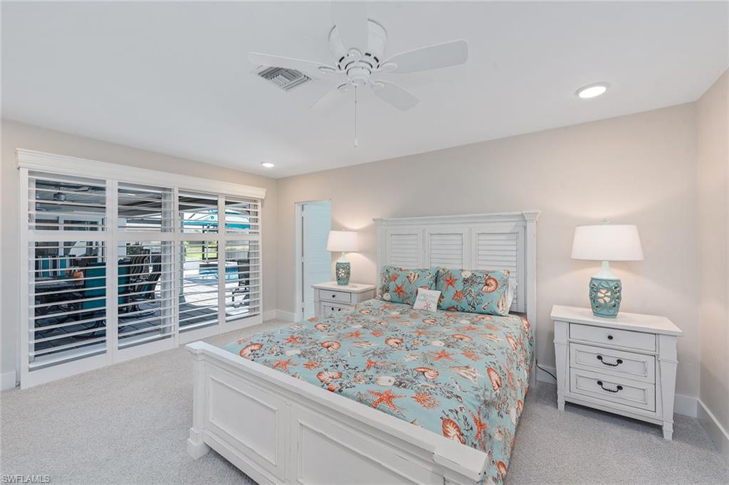 1370 Bayport AVE