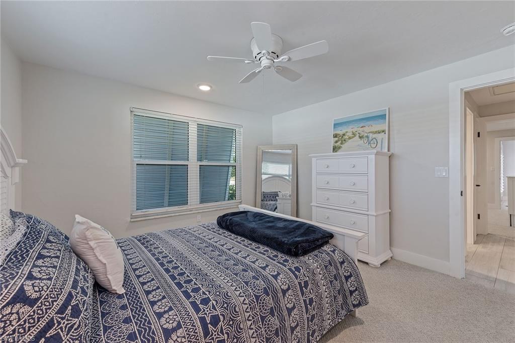1370 Bayport AVE