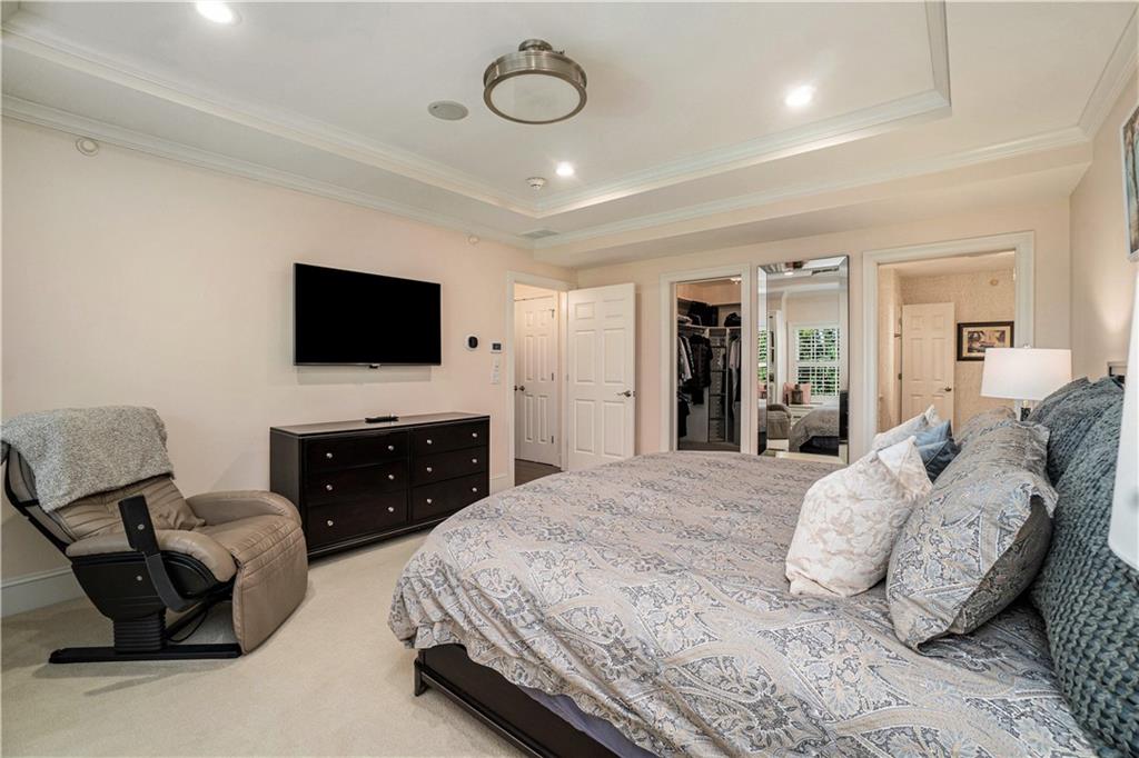 4937 Wyandotte Street Unit: 200