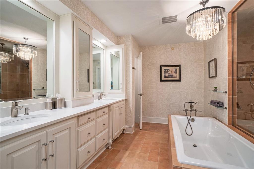 4937 Wyandotte Street Unit: 200