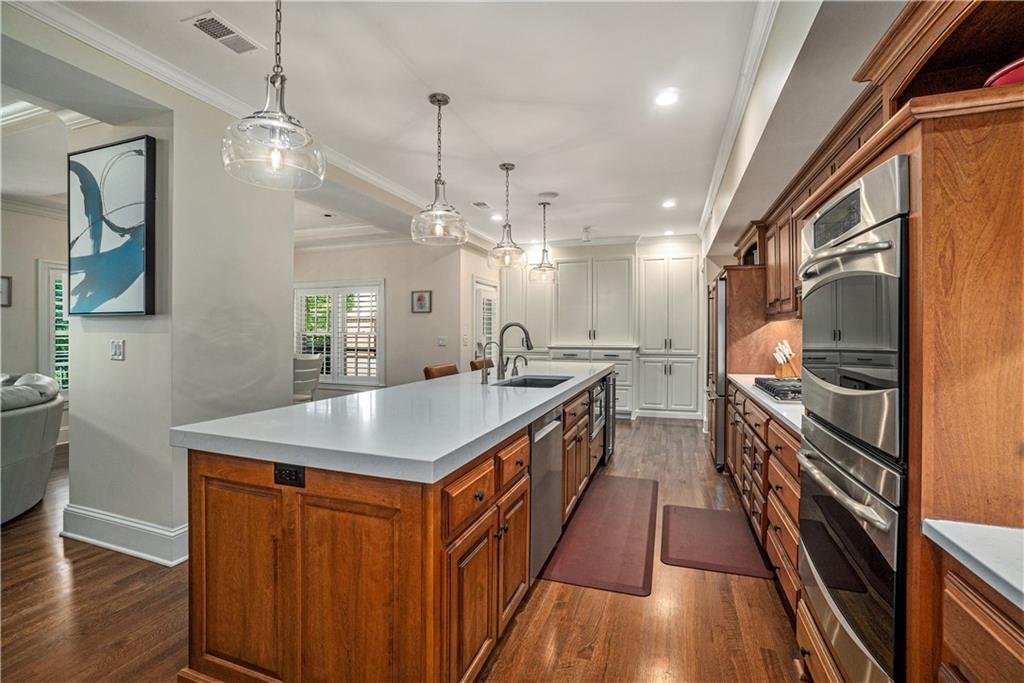 4937 Wyandotte Street Unit: 200