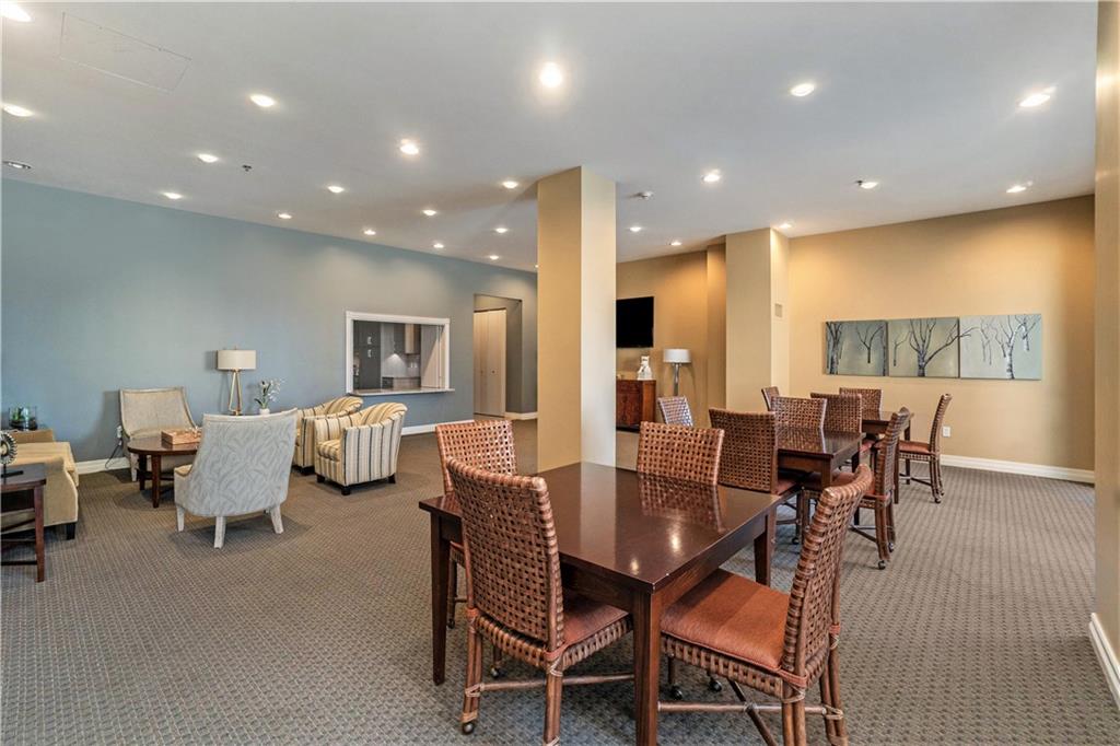 4937 Wyandotte Street Unit: 200