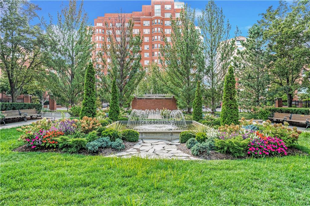 4937 Wyandotte Street Unit: 200