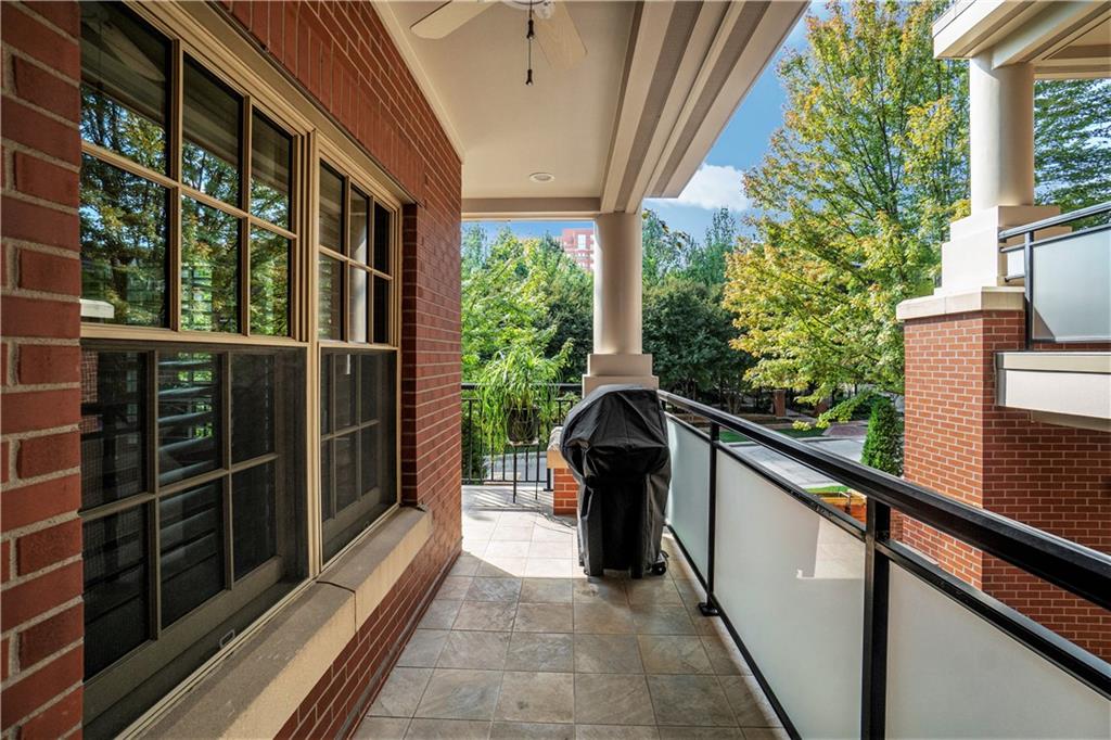 4937 Wyandotte Street Unit: 200