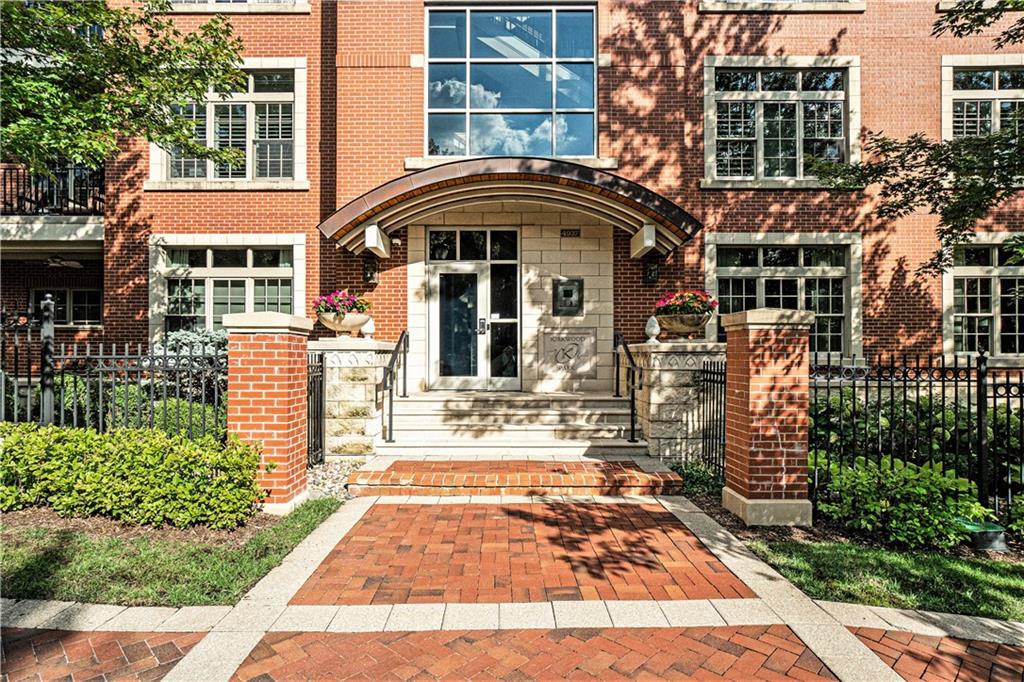 4937 Wyandotte Street Unit: 200