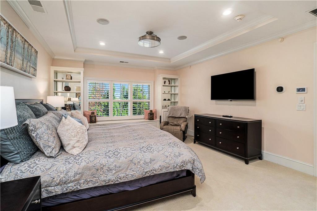 4937 Wyandotte Street Unit: 200