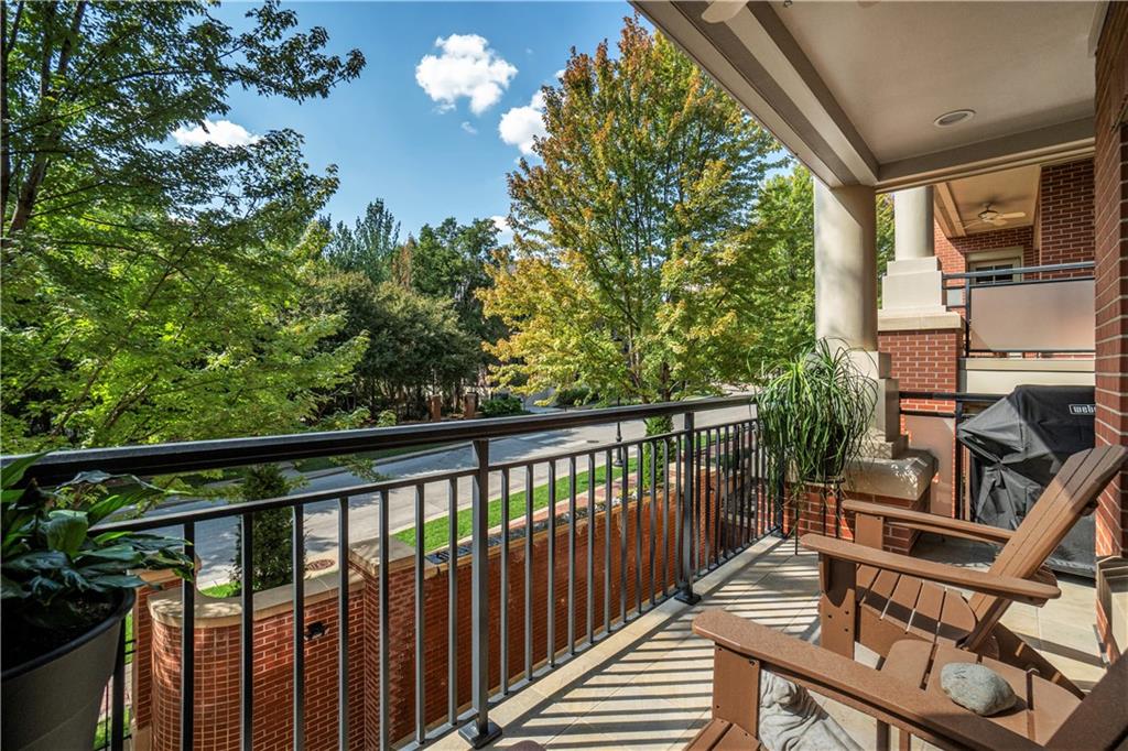 4937 Wyandotte Street Unit: 200