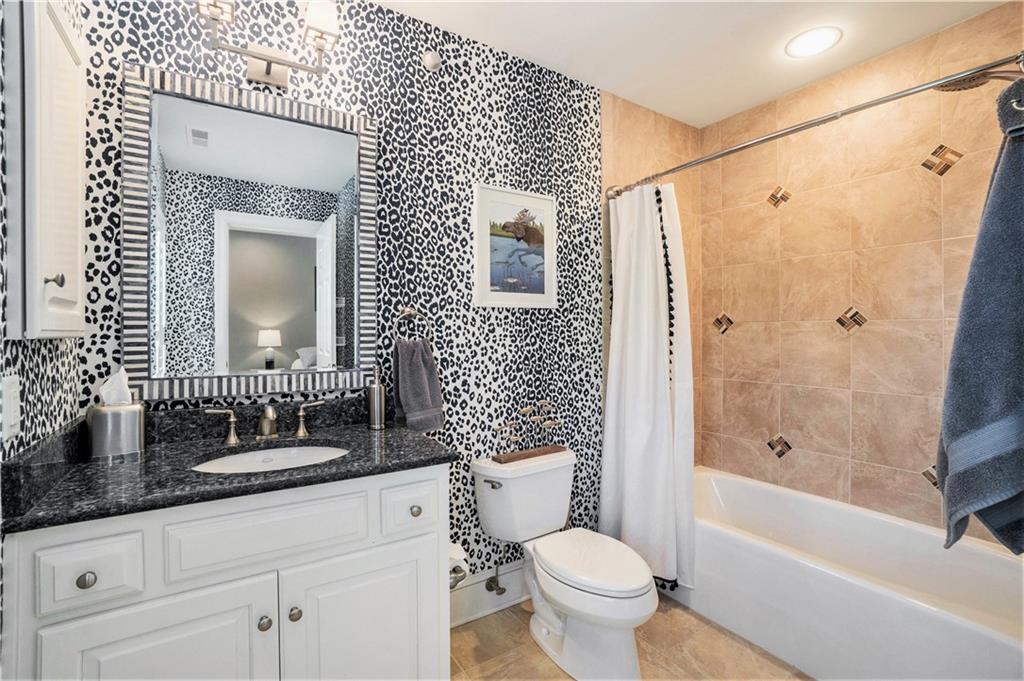 4937 Wyandotte Street Unit: 200