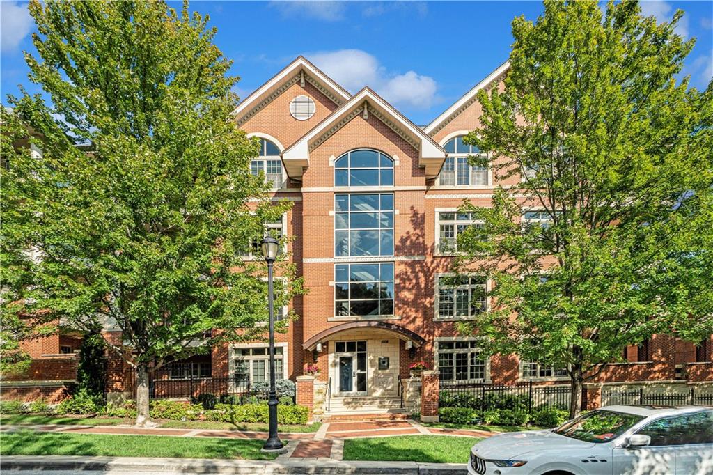 4937 Wyandotte Street Unit: 200