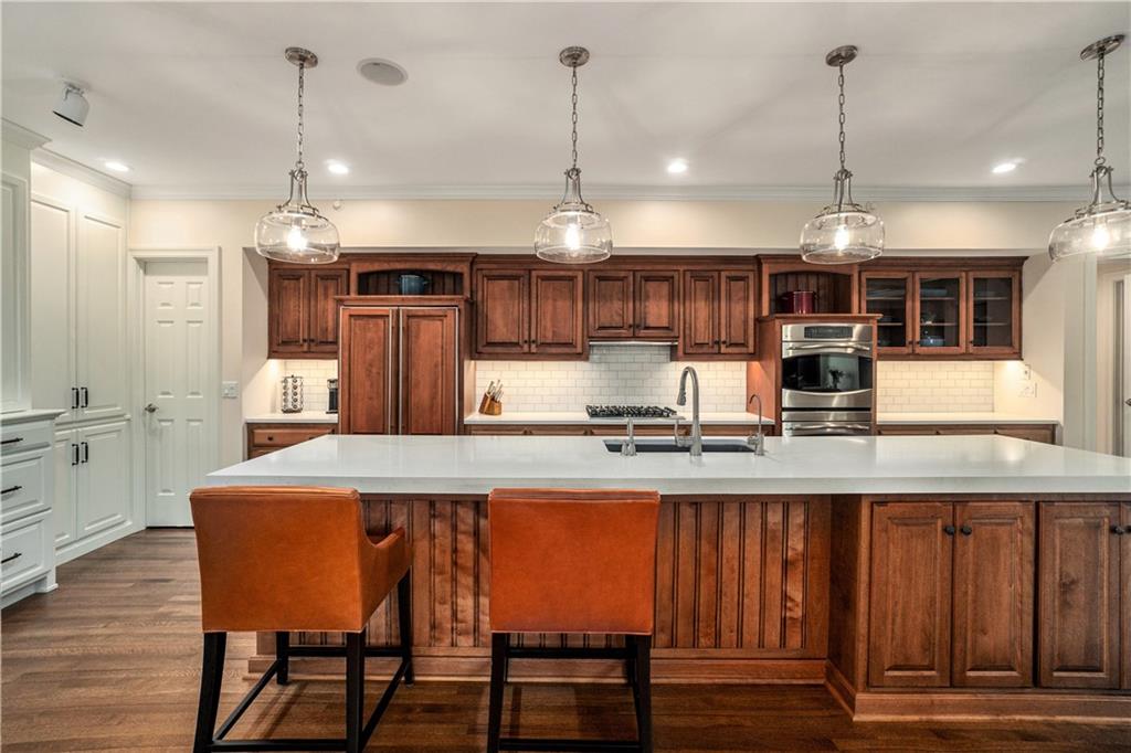 4937 Wyandotte Street Unit: 200